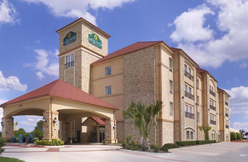 La Quinta Inn & Suites by Wyndham Dallas Grand Prairie South