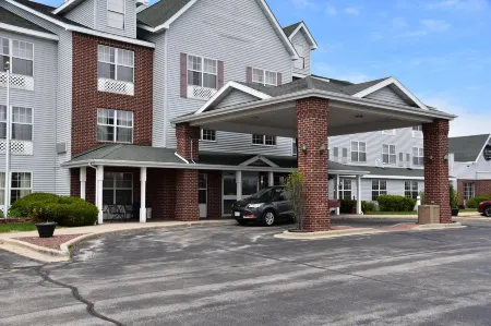 Holiday Inn Express & Suites Port Washington Отели в г. Рандом Лейк
