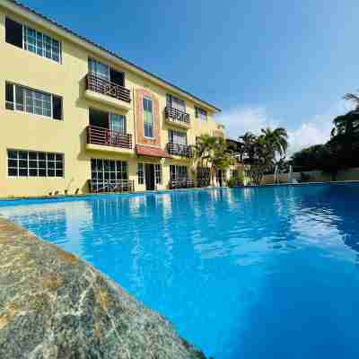 Lovely 2 Bedroom Condo with Pool and Hot Water Fitness & Recreational Facilities