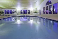 Country Inn & Suites by Radisson Albertville Near Outlet Mall - Uima-altaat