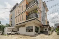 RedDoorz @ Jalan Jenderal Sudirman Palembang 2 Hotels in Palembang