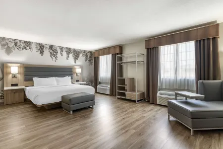 Best Western Plus Vineyard Inn Отели рядом с достопримечательностью «Дарси Кент Вайнярдс»