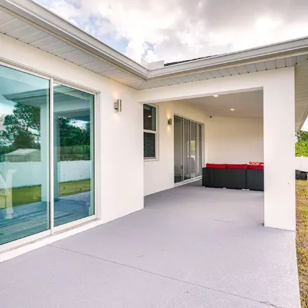 Pet-Friendly Yard! Comfy Lehigh Acres Getaway
