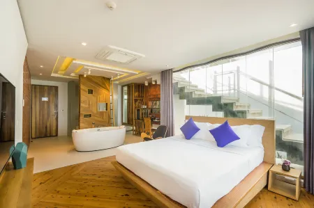 White Sand Samui Resort Отели рядом с достопримечательностью «Guan-Yu Koh Samui Shrine»