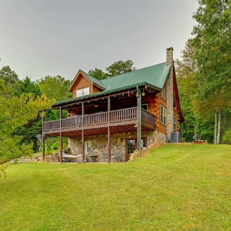 Mtn Views, Yard, and Fire Pit Multi-Level Cabin
