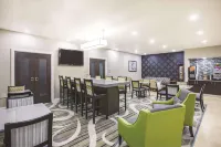 La Quinta Inn & Suites by Wyndham Ada - sarapan