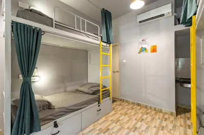 Whoopers Hostel Anjuna, Goa Hotel dekat Baga beach Goa