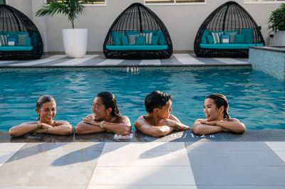 屋外プール オハナ・ワイキキ・イースト by アウトリガーの写真