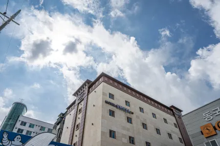 Jinju Sheja Hotel Jinjuseong Branch - Sheja Отели в г. Чинджу