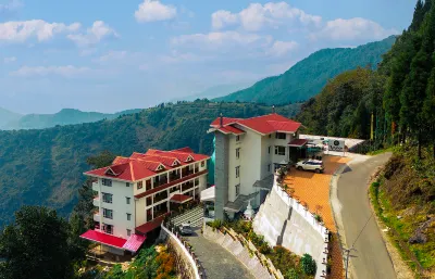 Voyage Glenz Resort Hotels near View point