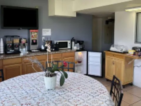 Americas Best Value Inn & Suites-Groves/Port Arthur Hotels in Groves