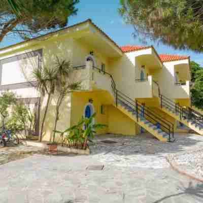 Ammes Hotel Exterior