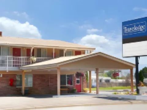 Travelodge by Wyndham la Grande Hotels in Union County