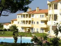 The Village – Praia D’El Rey Golf & Beach Resort Отели в г. Ferrel