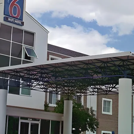 Super 8 by Wyndham Aurora East