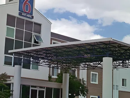 Super 8 by Wyndham Aurora East