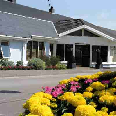 North Lakes Hotel and Spa Hotel Exterior