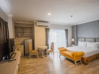 Romance Hotel Srinakarin Hoteles cerca de Ramkhamhaeng University Bang Na Campus