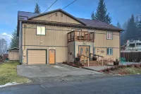 Expansive Getaway ~ 2 Miles to Mendenhall Glacier! - balcony