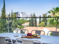 Sanders Evolution 2 - 2 Bedroom Apartment with Private Rooftop and Jacuzzi Hotel a 