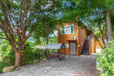 Nonsan Daedunsan Surak Lake Pension (Formerly Sancho House)