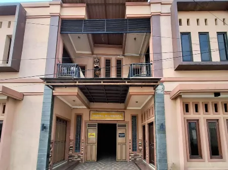 RedDoorz Syariah Near Exit Toll Pekalongan 2 Отели в г. Batang