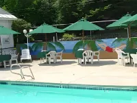 Weirs Beach Motel & Cottages - Pools