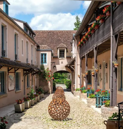 Hôtel de la Poste Avallon Отели в г. Базош