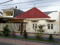 Menari Guesthouse Hotels in Sukun