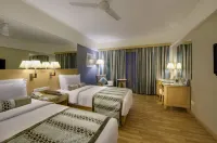 Pride Plaza Hotel, Ahmedabad - bar