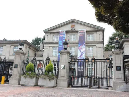 APA Hotel Nagatacho Hanzomon Ekimae Отели рядом с достопримечательностью «Globis University Graduate School of Management»