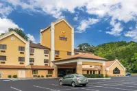 Comfort Inn & Suites LaVale - Cumberland Hotels in Cumberland