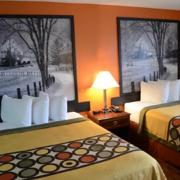 Super 8 by Wyndham Louisville/Expo Center Отели рядом с достопримечательностью «Сикс Флэгз Кентакки Кингдом»