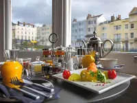 Square Townhouse - breakfast