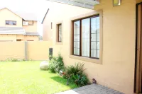 Cozy 3 Bed Duplex ,sleeps 6 With Double Bathroom