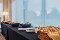 Hilton Garden Inn Danbury - breakfast