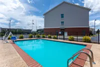La Quinta Inn & Suites by Wyndham Oxford - Anniston - Swimmingpools