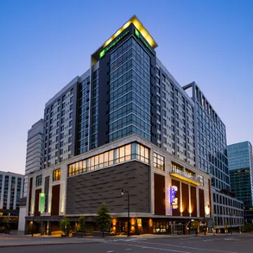 Holiday Inn & Suites NASHVILLE DOWNTOWN - BROADWAY by IHG Hoteles cerca de El Distrito
