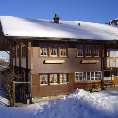 Bauernhaus Uf dr Flue Hotels in Frutigen