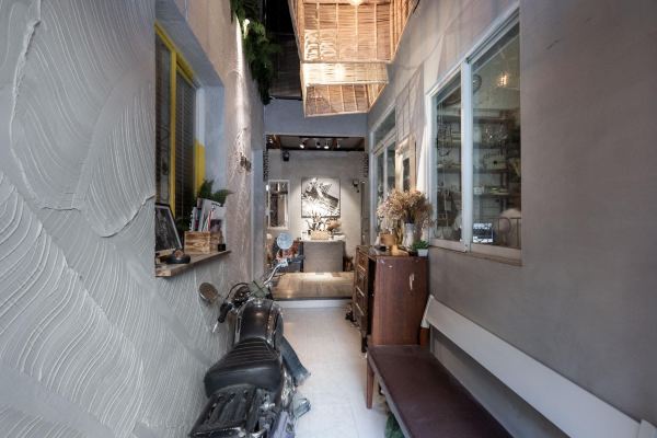 Elegant Art Decór Studio Hidden in Downtown Alley_4