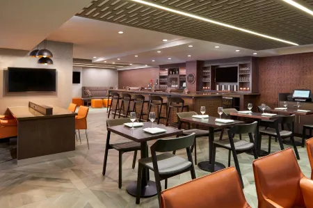 Four Points by Sheraton Hamilton - Stoney Creek Отели рядом с достопримечательностью «Заповедник Фифти Пойнт»