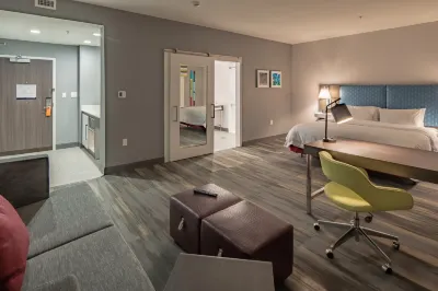 Hampton Inn & Suites by Hilton Plano Dallas Hotels near Calvary Chapel