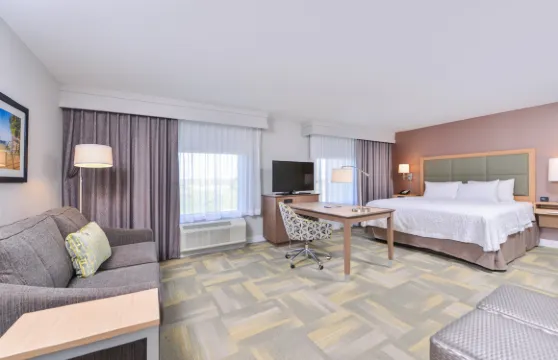 阿爾圖納 - 得梅因希爾頓歡朋酒店