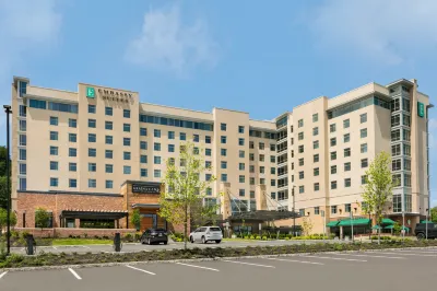 Embassy Suites by Hilton Berkeley Heights Hotel a Summit