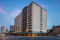 DoubleTree Suites by Hilton Minneapolis Hotel dekat Minneapolis Sculpture Garden