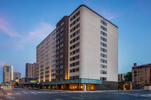 DoubleTree Suites by Hilton Minneapolis