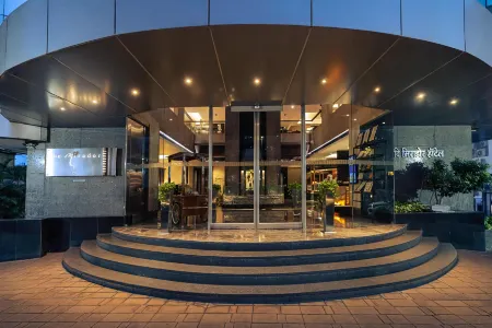 The Mirador Andheri East Отели рядом с достопримечательностью «Intellect Design Arena Ltd»