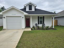 New Home in Pensacola-Perdido Key. 5 Min. to beach and fenced yard!