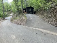Cabin with game room, Wifi and pet friendly