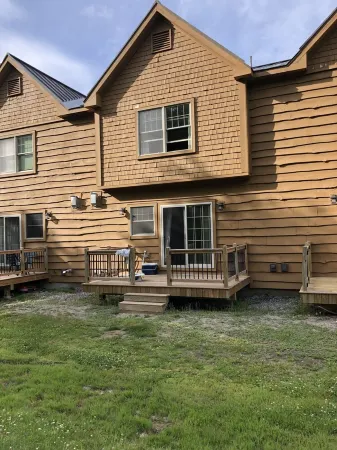 Sugarloaf on mountain sleeps 10-12 3 bedrooms. short walk to snubber lift